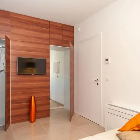 Villa Luxury On The Beach With Pool More Trogir
