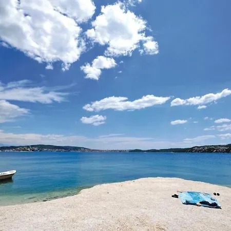 Villa Luxury On The Beach With Pool More Trogir