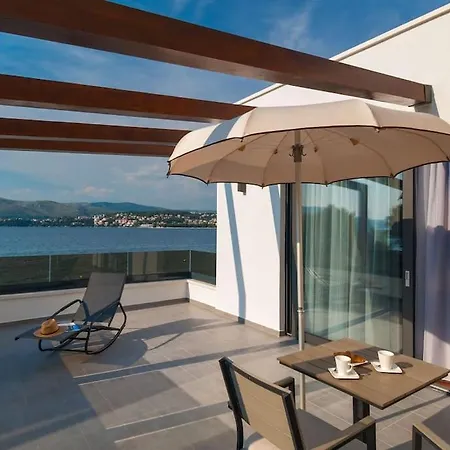Luxury On The Beach With Pool More