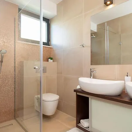 Villa Luxury On The Beach With Pool More Trogir