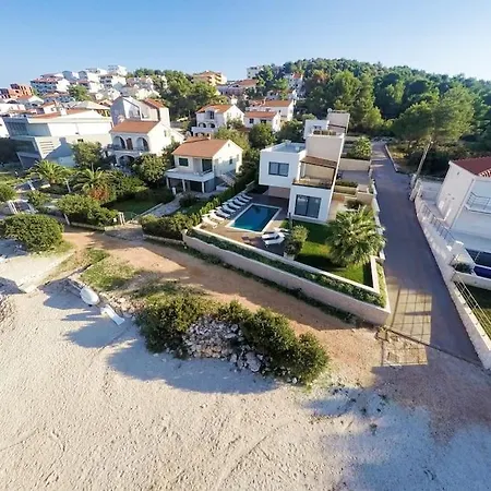Luxury On The Beach With Pool More