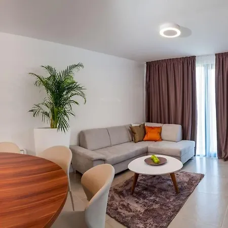 Villa Luxury On The Beach With Pool More Trogir