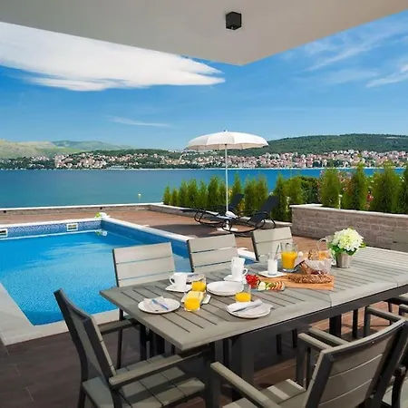 Villa Luxury On The Beach With Pool More