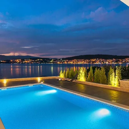Luxury On The Beach With Pool More Villa Trogir