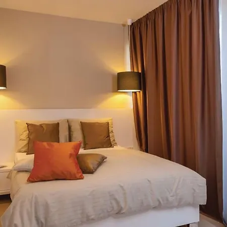 Villa Luxury On The Beach With Pool More Trogir